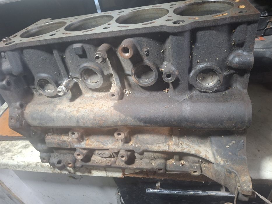 Продам блок двигателя таета сюрф