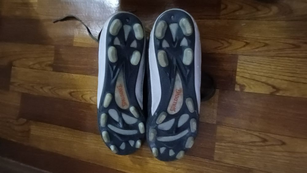 Продавам бутони 42 номер