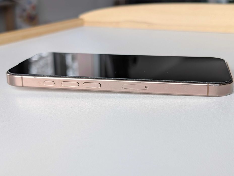 iPhone 16 pro Desert Titanium 256 GB 93% Battery