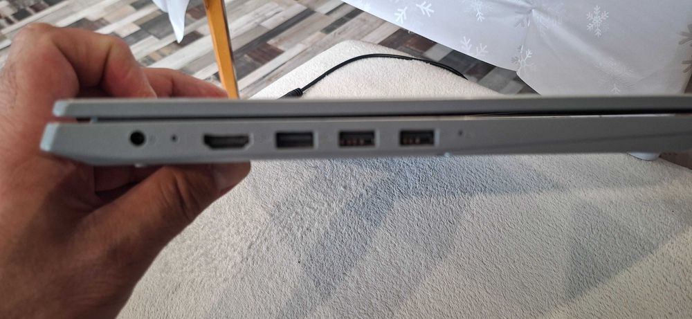 Продавам изгоден лаптоп Lenovo