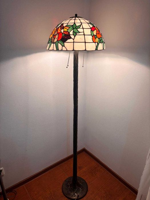 Lampă de podea stil Tiffany, vitraliu, elegantă – lumină ambientală deosebită