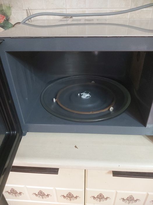 Продается микроволновая печь LG .