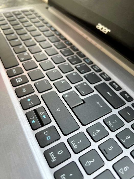 Продавам лаптоп Acer Swift 3