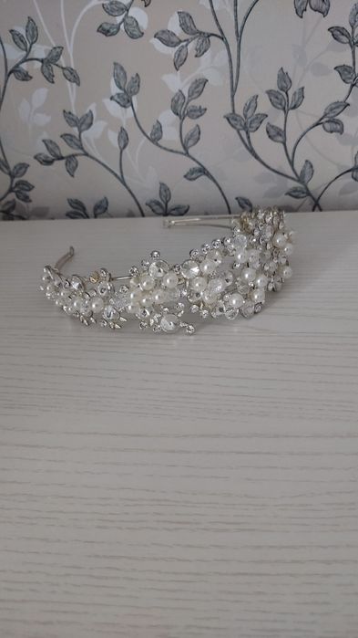 Продам красивую диадему