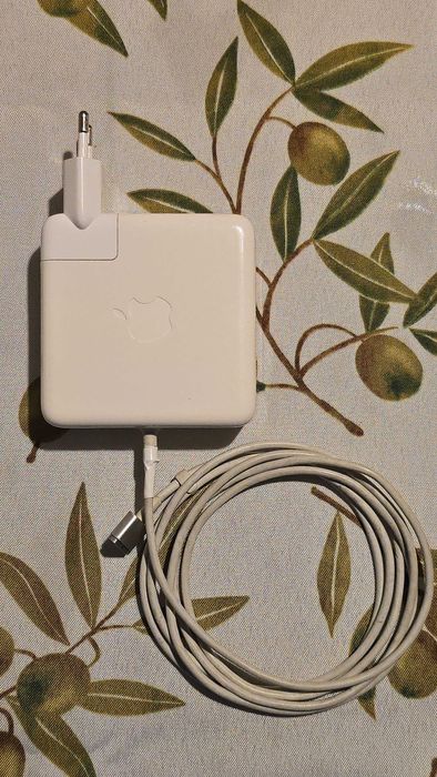 MacBook Pro 15" Retina Mid 2015, i7 2.8GHz, 500GB SSD, 16 RAM;