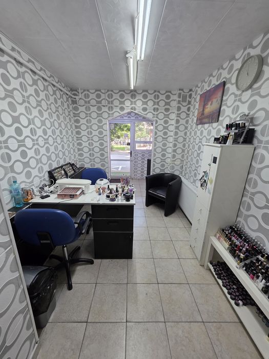 Spatiu comercial de inchiriat zona Dristor,pretabil coafor/ frizerie