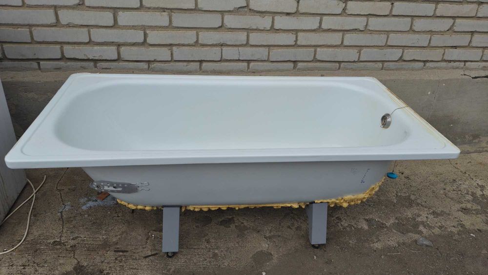 Продам ванну 150 см