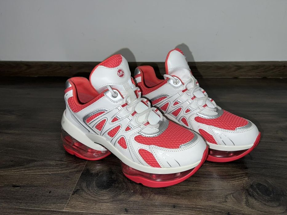 Michael Kors висок модел