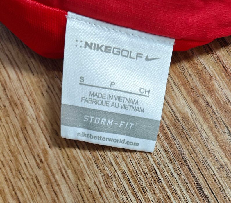 NIKE Storm fit Оригинално дамско червено яке с качулка размер S