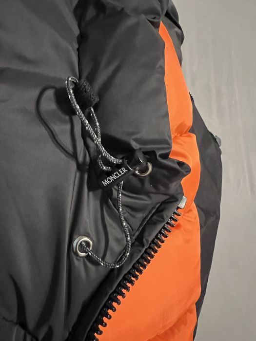 Geaca Moncler.