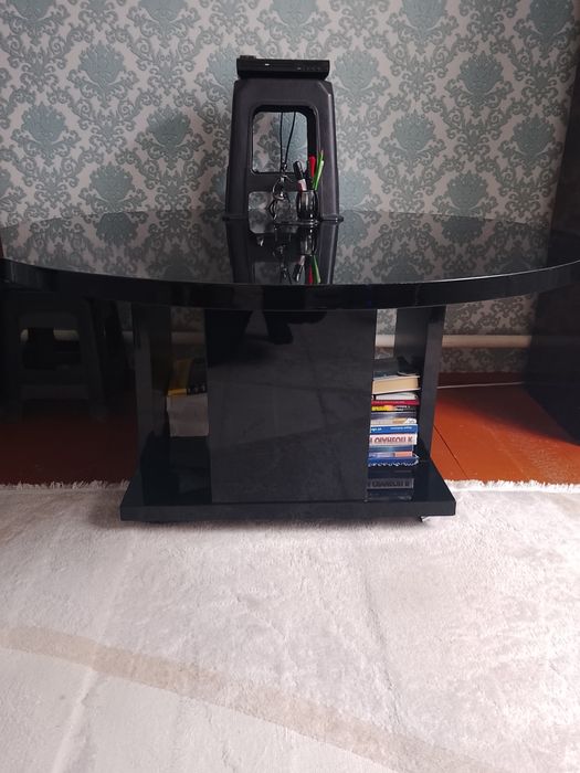 Продаётся стол круглый