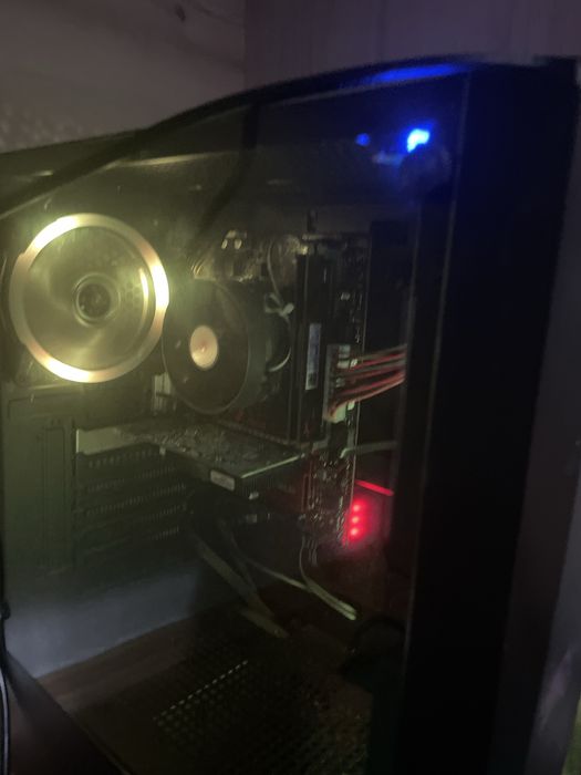 Vand calculator de gaming forte bun doar de 5 saptamnii