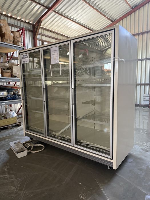 Vitrine frigorifice de mezeluri