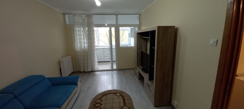 Închiriez apartament