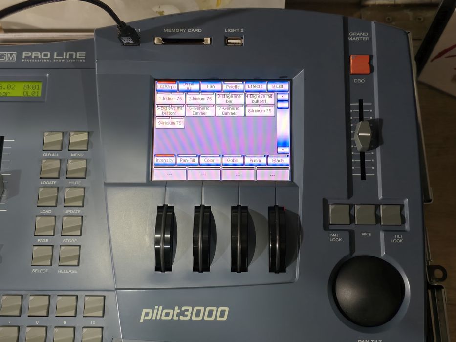 Consolă/mixer/controller lumini PILOT 3000,case transport,1024 DMX