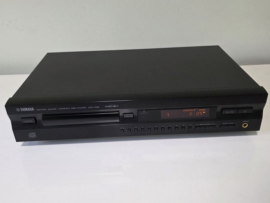 CD плейър Yamaha CDX-596