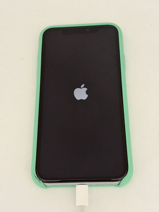 iPhone 11 culoare verde 64GB impecabil