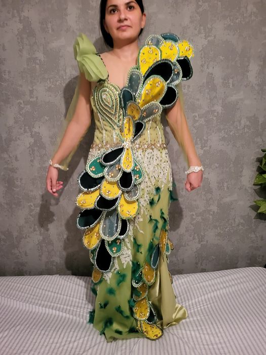 Vand rochie pentru nunti botezuri evenimente