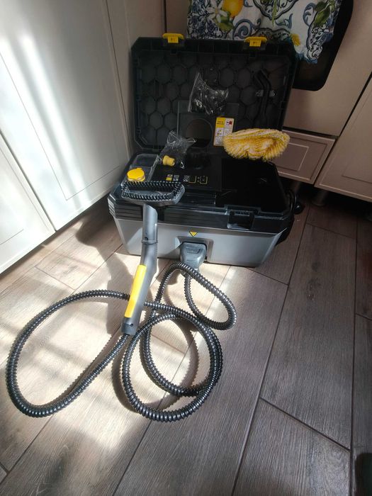 Vând aparat de curățat cu abur Kärcher SG 4/2 Classic – Ca nou, utilizat de câteva ori, factură disponibilă pe persoană fizică.