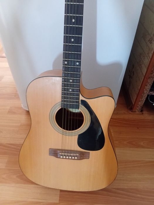 Продам гитару YAMAHA