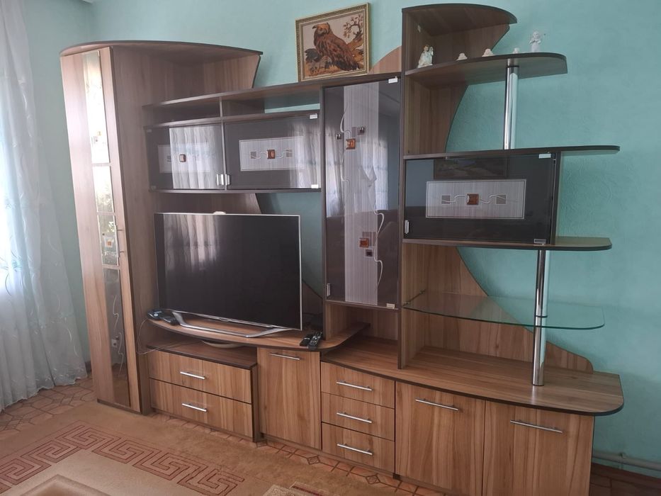 Продам белорусскую стенку для гостиной