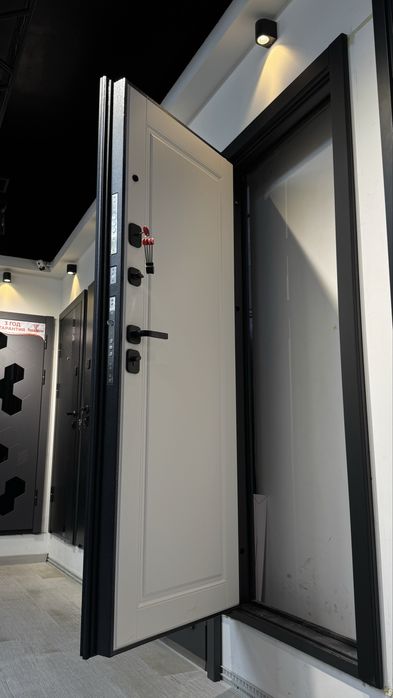 Eshik. Tashqi eshik. Дверь.