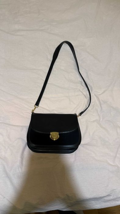 Geanta neagra de dimensiune medie