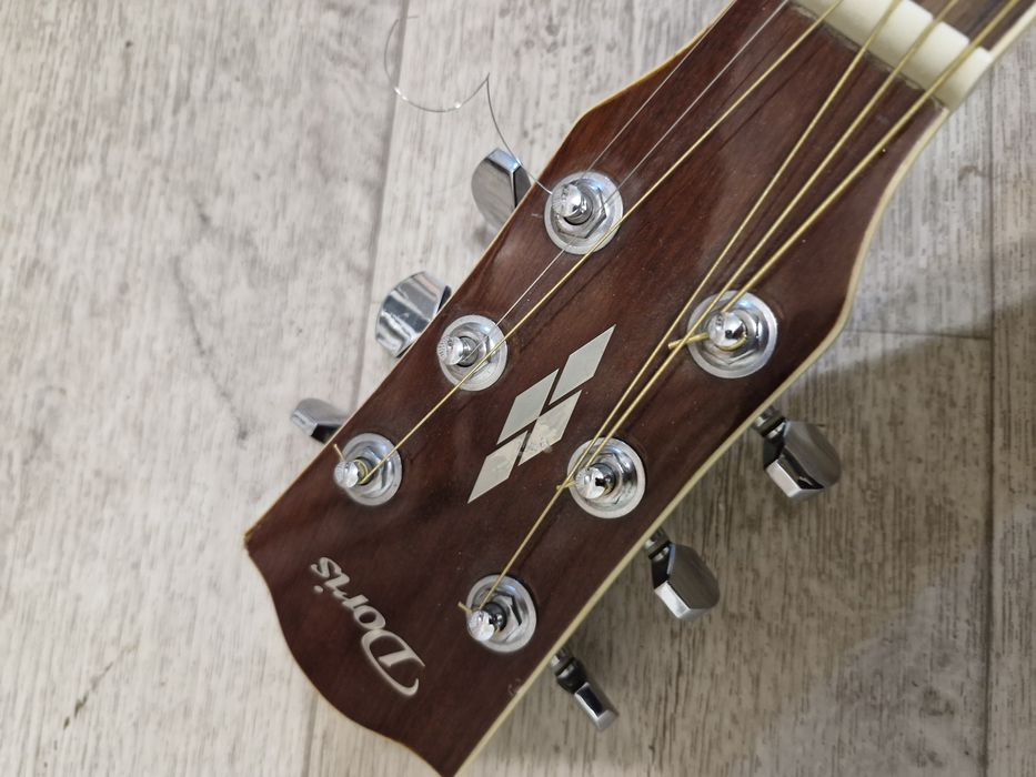 Гитара акустическая с встроенным тюннером