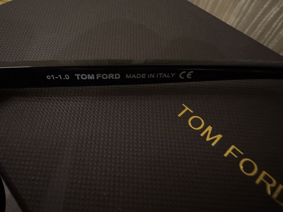 Чисто нови Tom Ford слънчеви очила с кутия и калъф