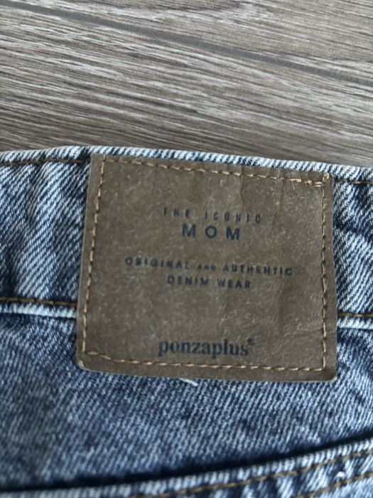 Дънки с камъни Mom Fit
