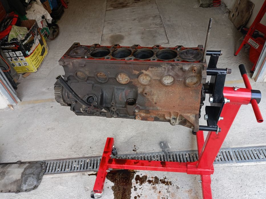 Продавам блок от БМВ е30 м20б25 е28 е34