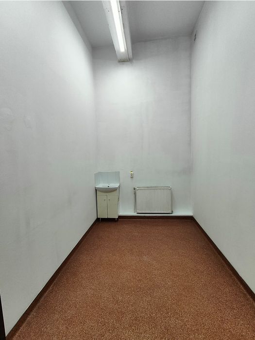 Spațiu comercial de închiriat – poziție excelentă, vitrină stradală