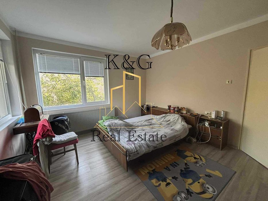 Продава се Къща в с. Стражец, Област Разград - 240 кв.м за 957 €/кв.м - Снимка #2