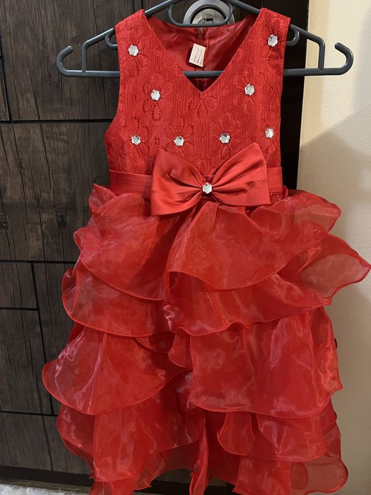Красиса червена детска рокля 6-7г.