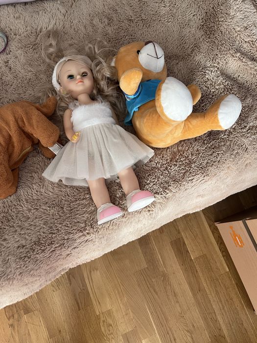 Плюшени играчки и кукли