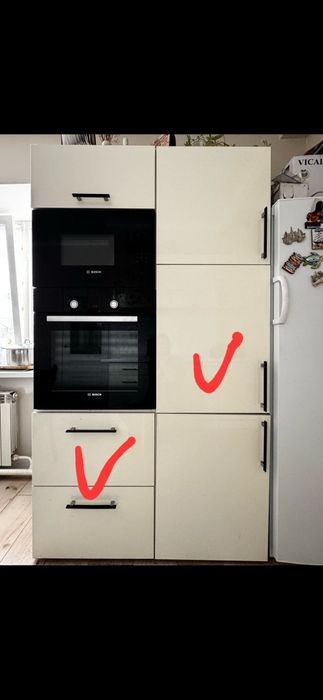 Кухонный гарнитур, тумбочка, лестница