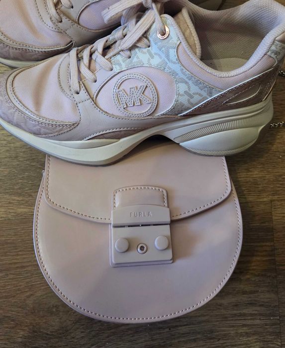Сникърси Mishel Kors и чанта Furla