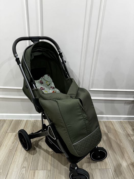 Детская коляска для ребенка