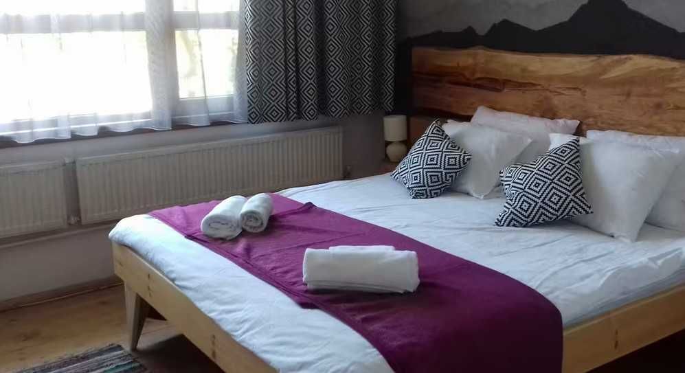 Дава се под наем Къща в Банско - 320 кв.м за 430 € - Снимка #2