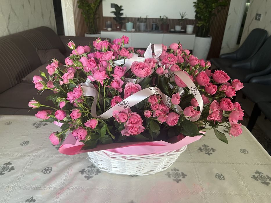 Цветы в карзине свежие