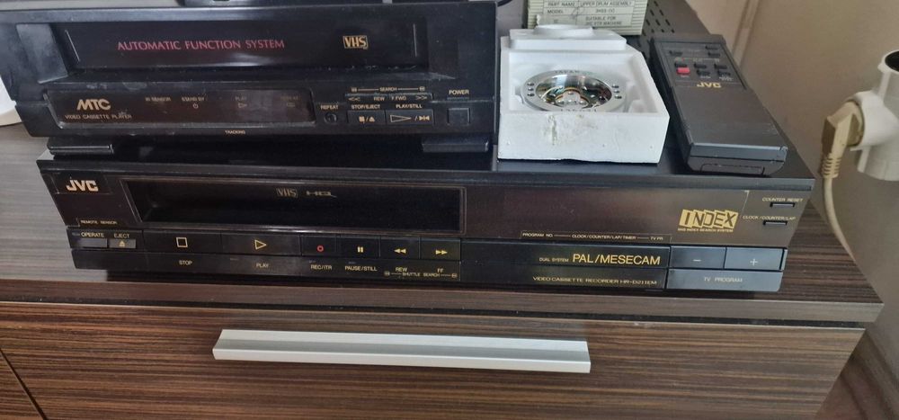 Vand 2 Video trebuiesc servisate