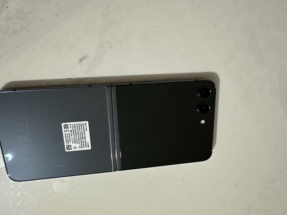 Продай Z flip5 в хорошем состояний