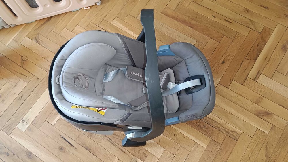 Продавам бебешко столче за кола Cybex Aton 5