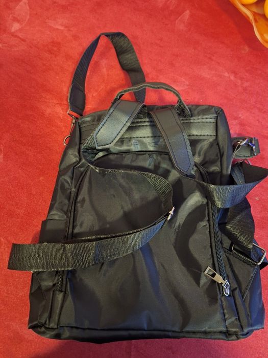 Нова черна раница