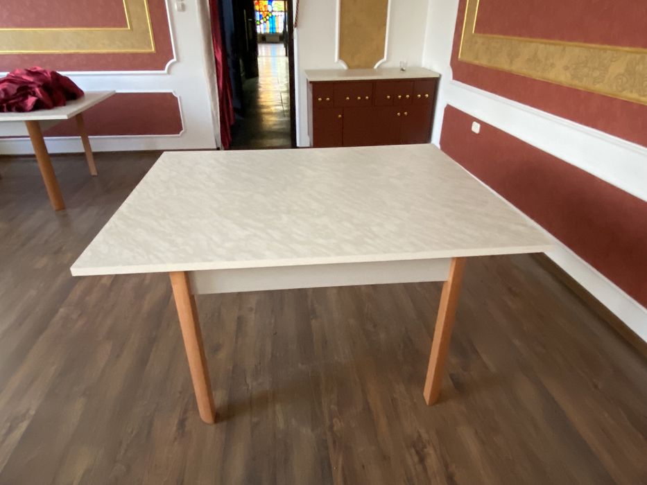 Продам столы большие