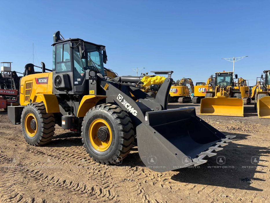 Фронтальный погрузчик XCMG XC936    1,8 куба      Джойстик