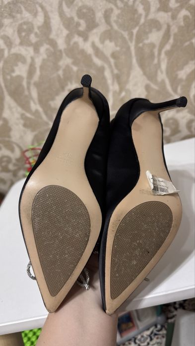 Продам туфли со стразами