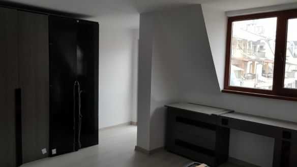 Дава се под наем Двустаен апартамент в Бургас, Център - 130 кв.м за 153 € - Снимка #4