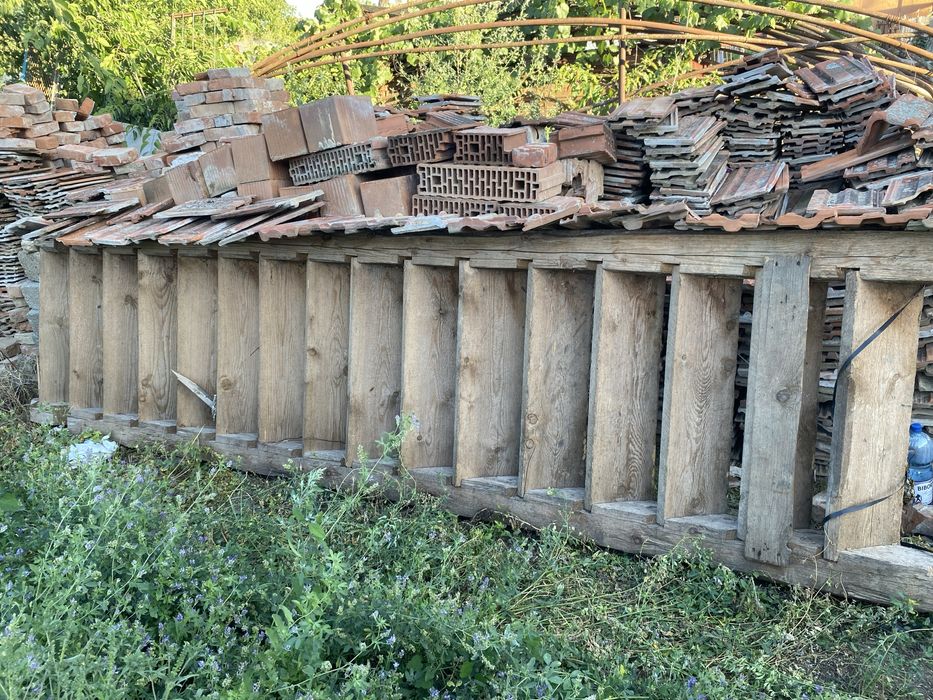 Scara din lemn si tigla