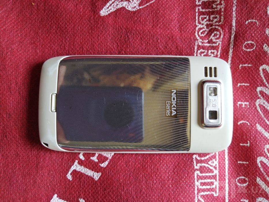 Продаётся Nokia E72-1 рабочий.